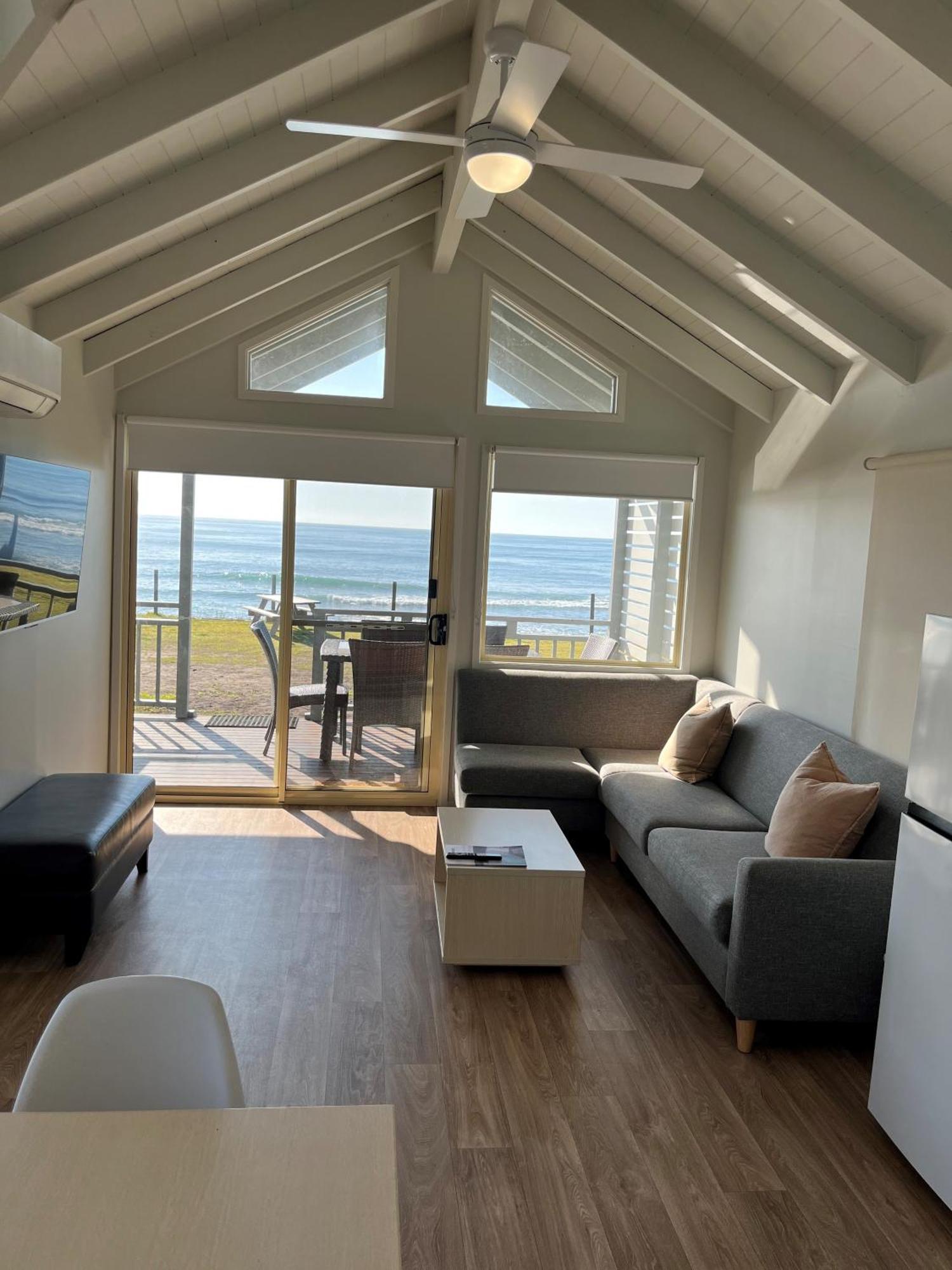 Blue Lagoon Beach Resort Bateau Bay Exterior photo