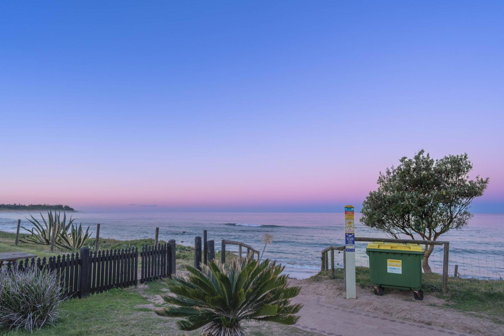 Blue Lagoon Beach Resort Bateau Bay Exterior photo