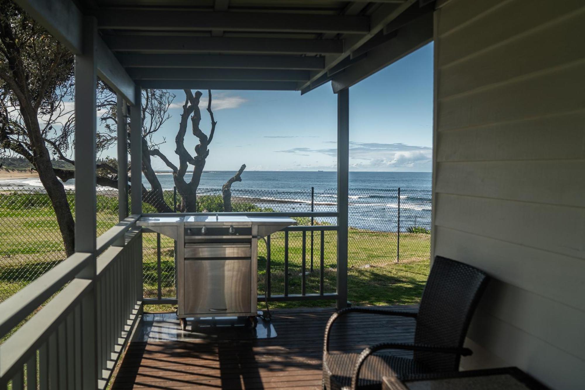 Blue Lagoon Beach Resort Bateau Bay Exterior photo