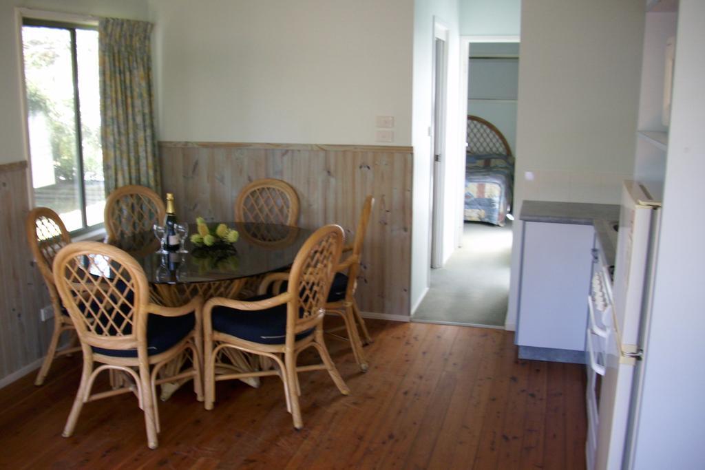 Blue Lagoon Beach Resort Bateau Bay Room photo