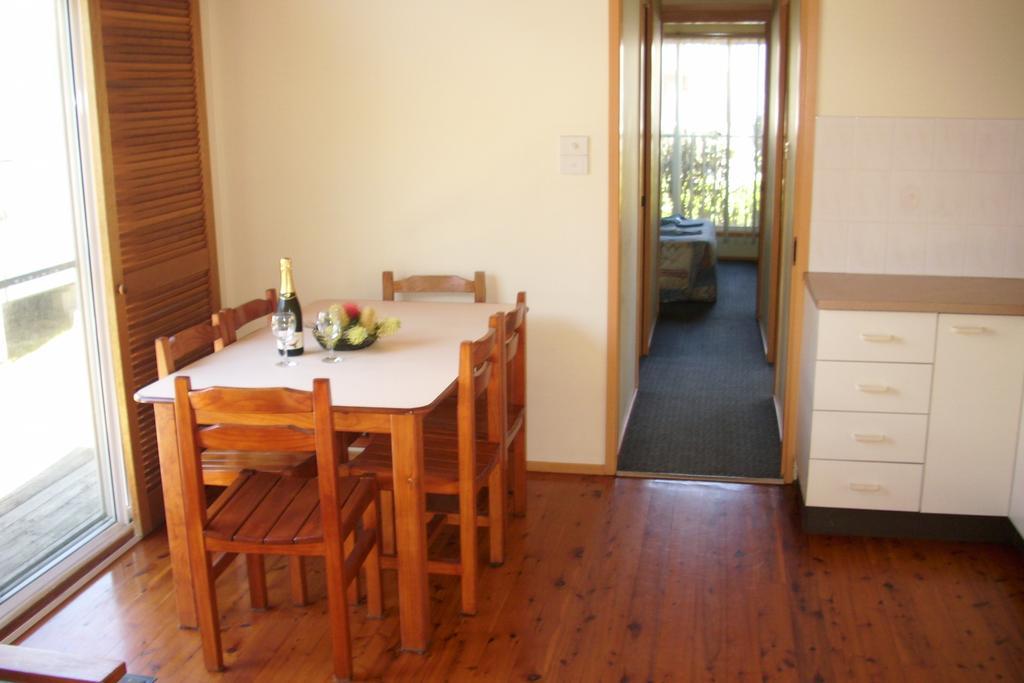 Blue Lagoon Beach Resort Bateau Bay Room photo