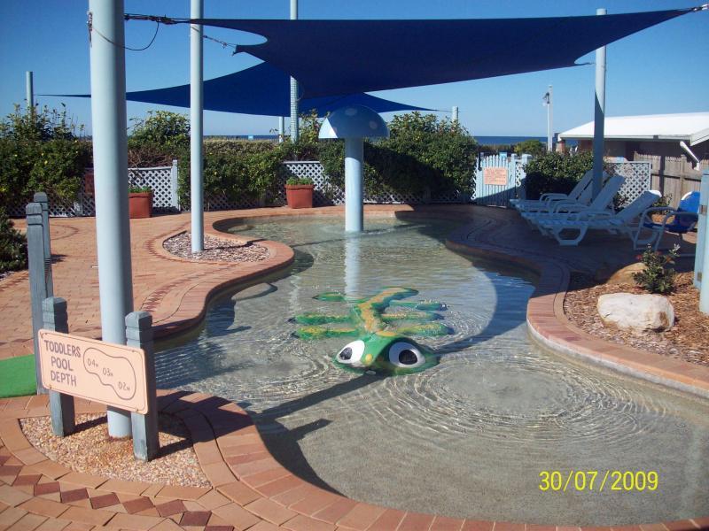 Blue Lagoon Beach Resort Bateau Bay Exterior photo