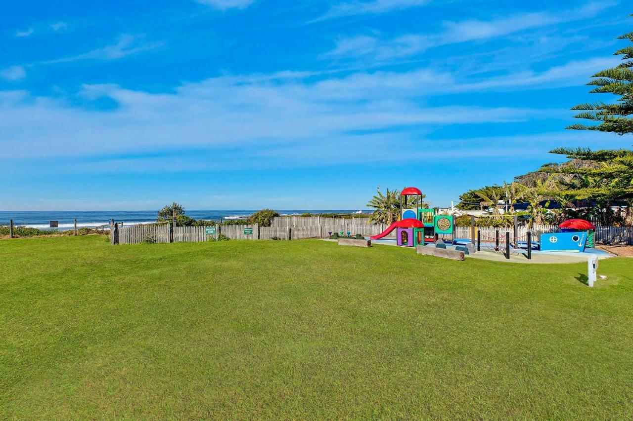 Blue Lagoon Beach Resort Bateau Bay Exterior photo